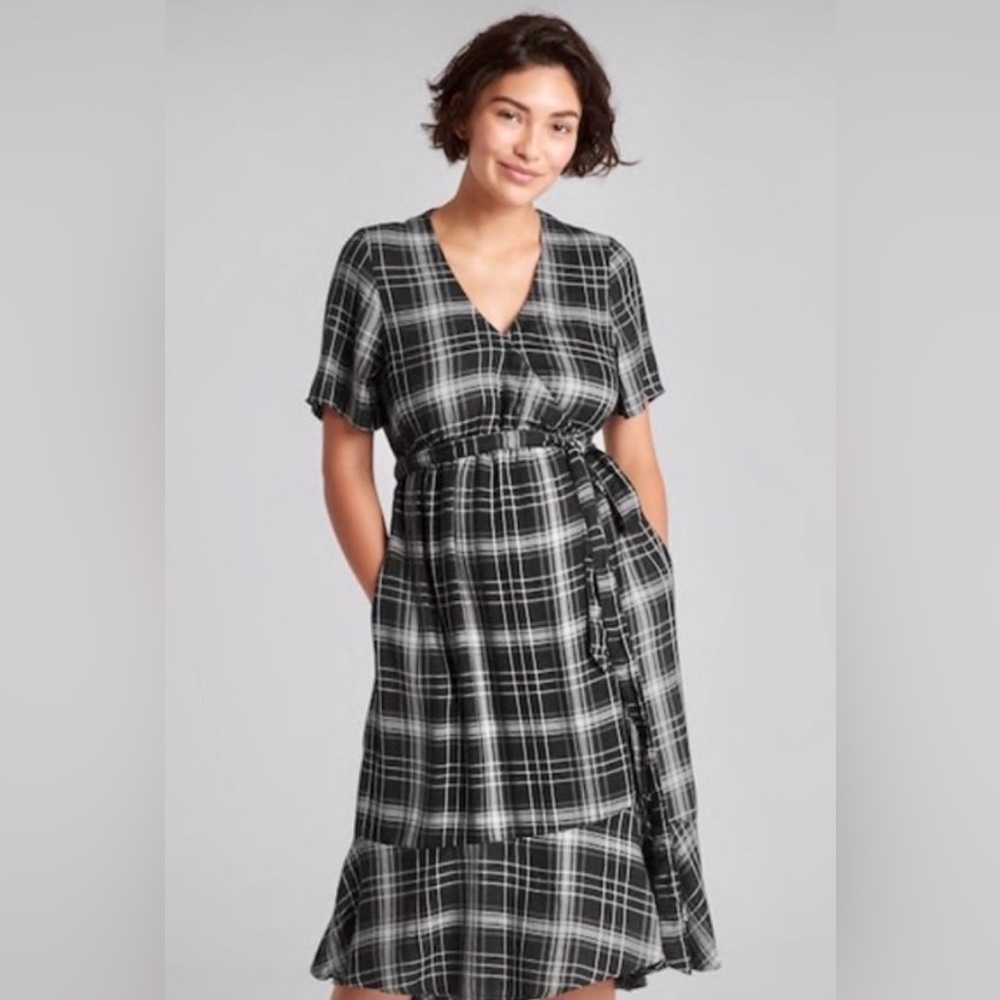 Gap Women’s Maternity Plaid Midi Wrap Dress Faux Wrap Black & White Tartan Plaid